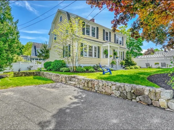 17 Old Brook Cir, Melrose, MA 02176