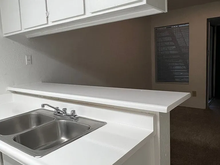Emerald Cove Apartments — Photo 128