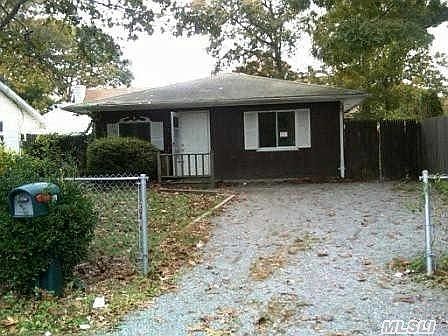 2nd image of 179 Moriches Ave