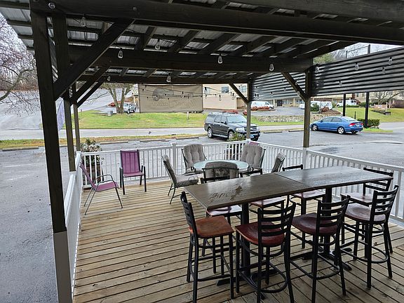 2nd image of 142 Belle Forest Cir #142
