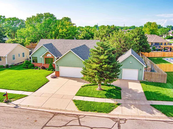 1413 Sherwood Ln, Salina, KS 67401