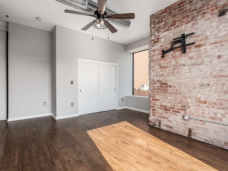 78 E Chestnut St #405 — Photo 9