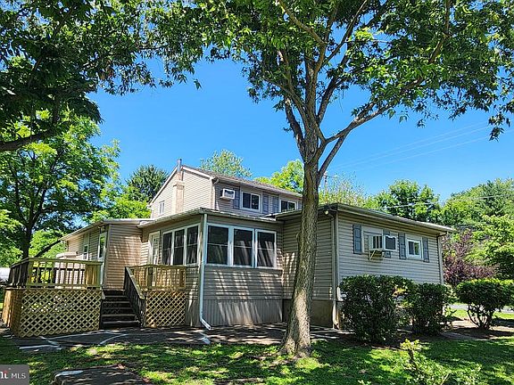 4th image of 814 Dolington Rd