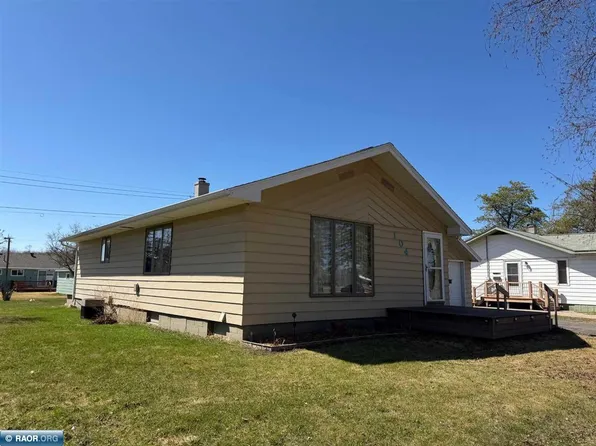 104 Yorkshire Rd, Hoyt Lakes, MN 55750