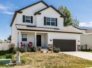8902 Grand Oaks Dr NE, Cedar Rapids, IA 52402
