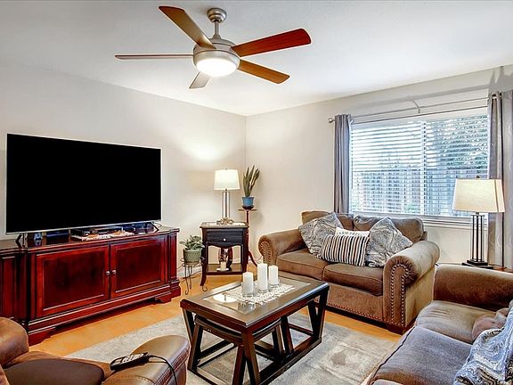2nd image of 700 Summer Dr