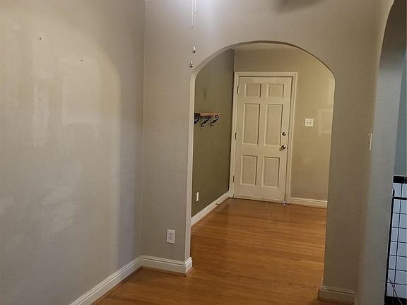 5th image of 7000 Sutherland Ave