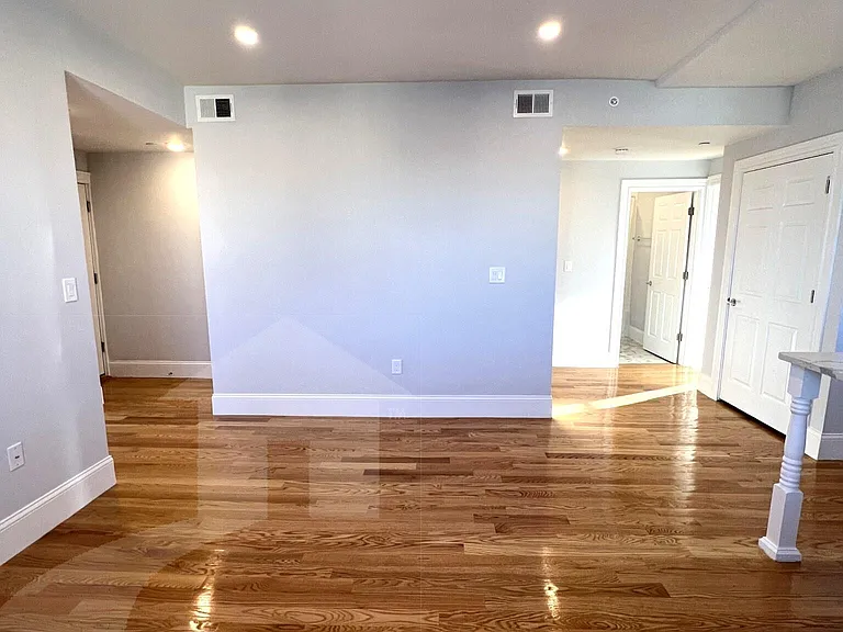 75 Winchester St — Photo 12