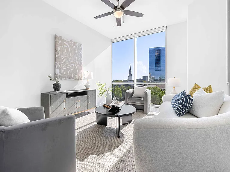 The Huntley Luxury Apartments — Photo 9