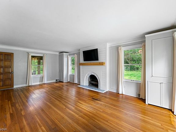 5th image of 124 Danbury Dr