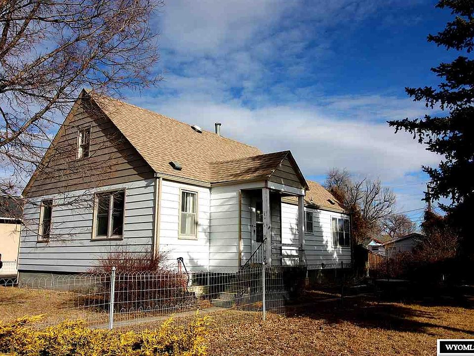 1st image of 2219 W D St