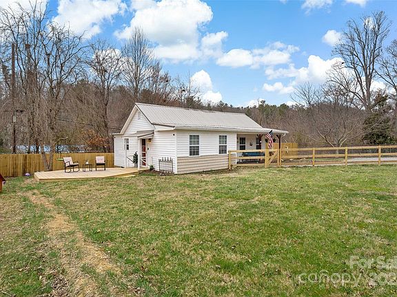 3rd image of 2123 Arlington Pl