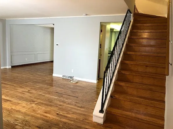 133 Marine Dr, Amherst, NY 14228