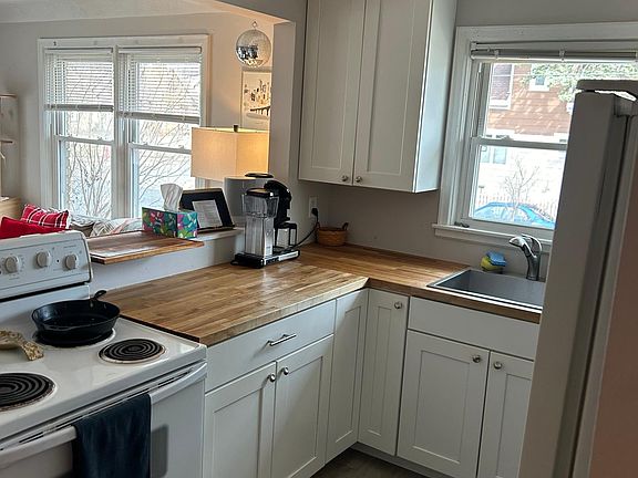 Newer kitchen counter tops and cabinets