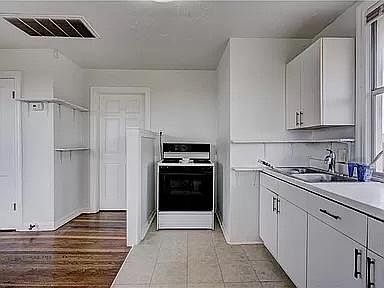 4th image of 631 NW 6th St APT 3