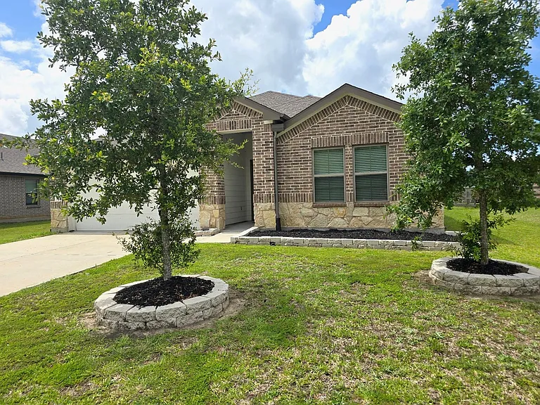 519 Kickapoo Dr — Photo 1