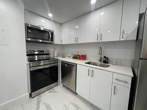4th image of 999 Brickell Bay Dr APT 804
