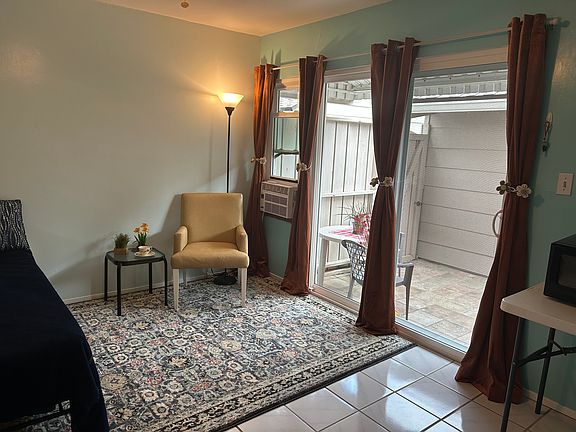 Living area, courtyard