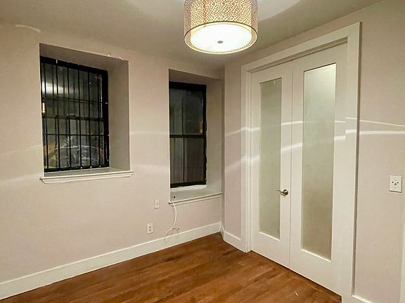 3rd image of 54 Eldridge St APT 6A