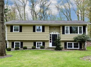 24 Montclair Ave, Airmont, NY