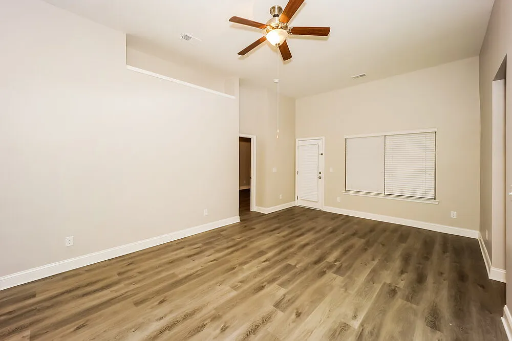 4 bed, 2.0 bath, 1935 sqft, $3,150 — Photo 3