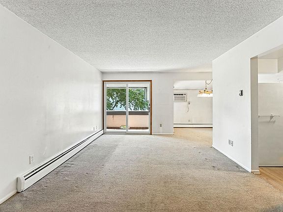 3rd image of 1301 W 82nd St APT D