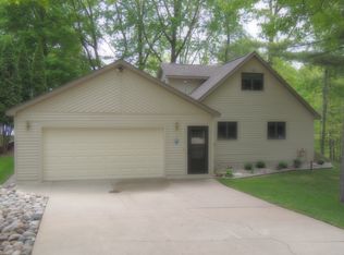 4936 Prince Ct, Gladwin, MI 48624