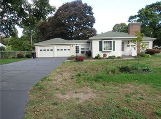 42 Meadowwood Rd, Rochester, NY 14616