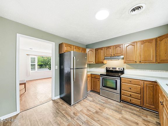 5th image of 415 Parker Rd