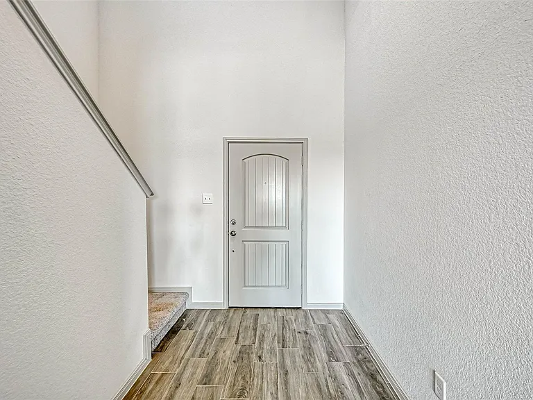 7910 Cypress Country Dr — Photo 9