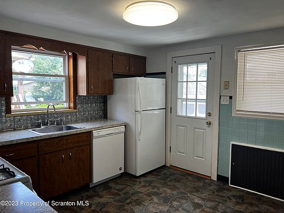 5th image of 532 N Hyde Park Ave