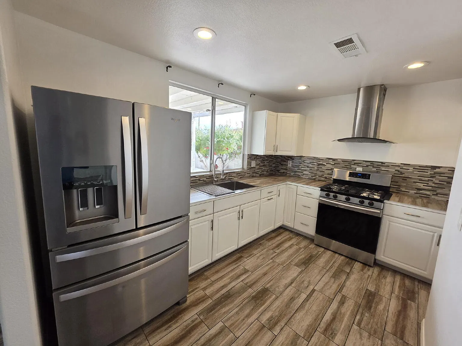 4 bed, 2.5 bath, 1479 sqft, $2,100 — Photo 4