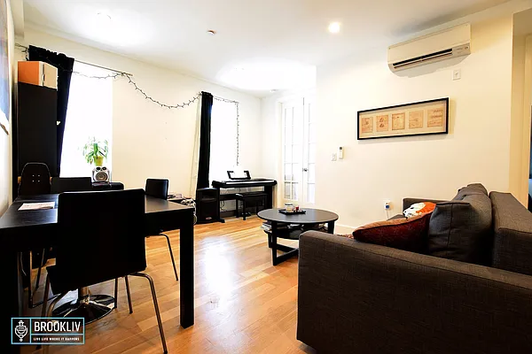 Rented by null | media 32