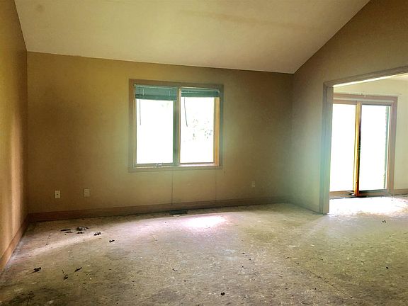 3rd image of 5850 E Terrace Ave