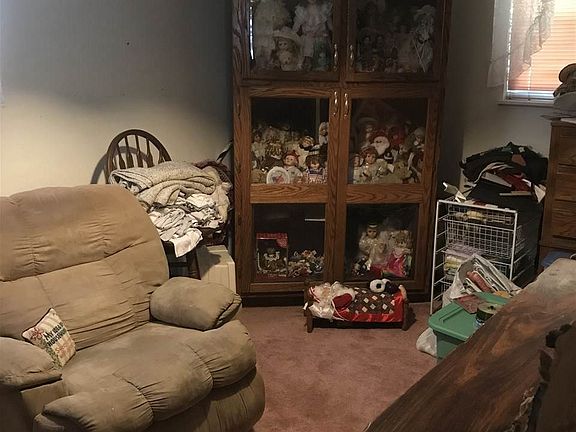 2nd image of 1527 N Jefferson Dr