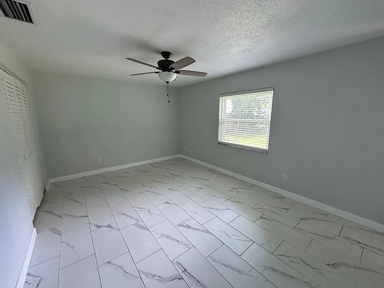873 Nixon Ln — Photo 6