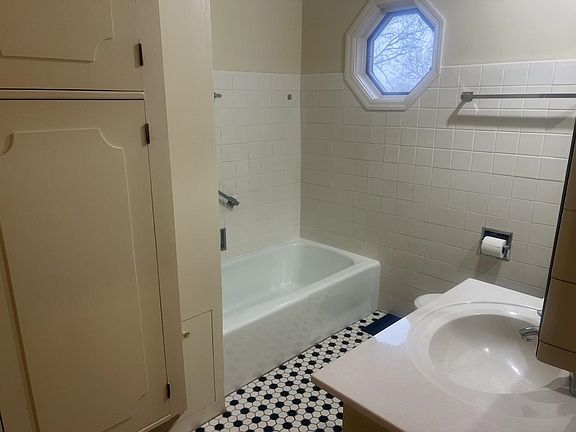 26th image of 1619 Koenigstein Ave