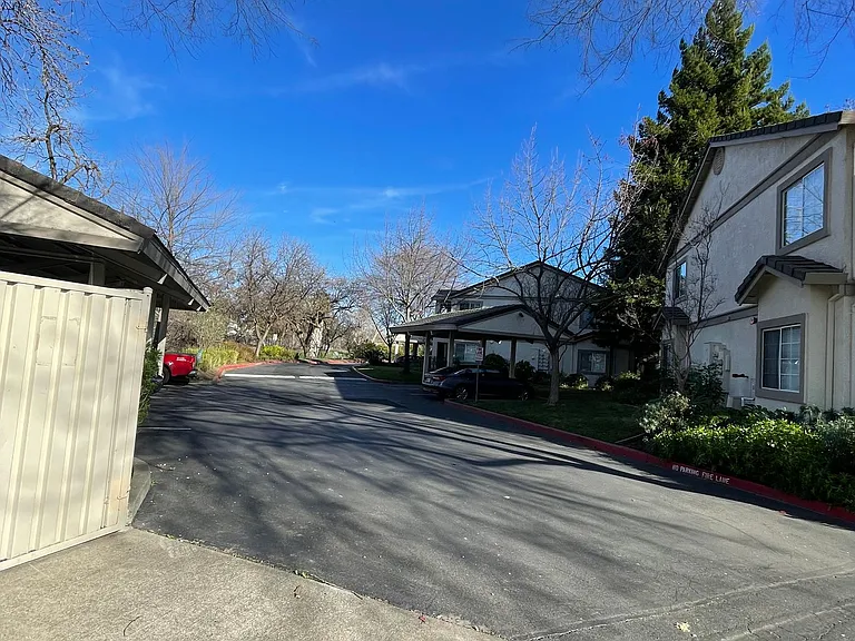 Whispering Oaks — Photo 49