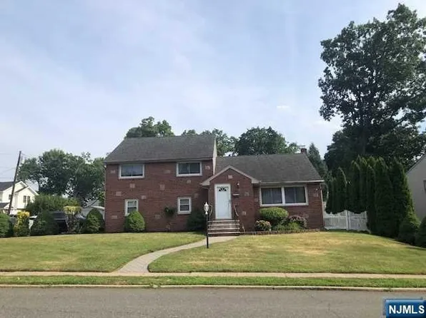 488 Henley Ave, New Milford, NJ 07646