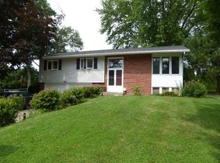 11735 King Arthur Ct, Dubuque, IA 52001