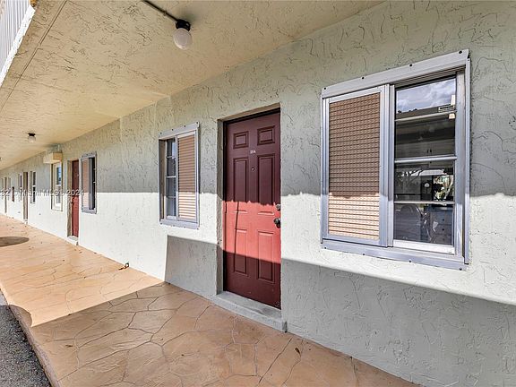 2nd image of 860 SE 6th Ave APT 204
