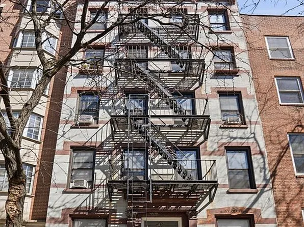 195 Prince St APT 3F, New York, NY 10012