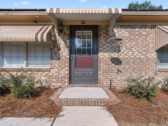 2nd image of 609 Carondelay Dr