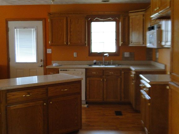2nd image of 539 Courtney Ln