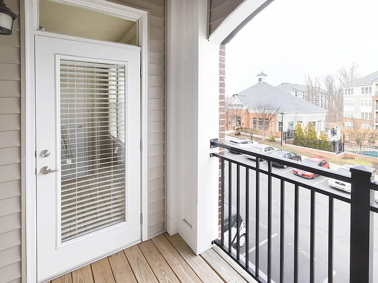 Signal Hill Apartment Homes — Photo 16