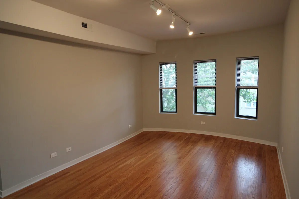 Building Photo - 2325 W Arthur Ave #3