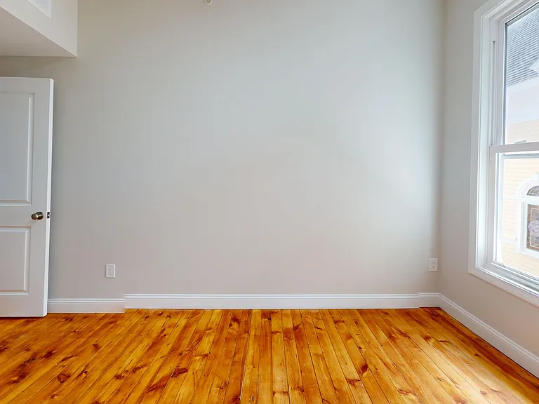 544 Whitney Ave — Photo 7