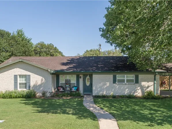 509 Dugger St, Edna, TX 77957