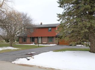 S90W31295 Wigwam Dr, Mukwonago, WI 53149