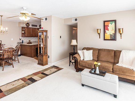 5th image of 1721 Herault Pl APT H